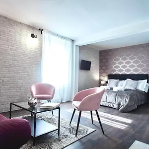 s-h-e-n-k-i-n-design-apartment-by-the-museum.italymilanhotels.net/
